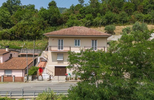Casarza Ligure Apartment | Nice apartment for 6 people with A/C, WIFI, private pool, TV and terrace
