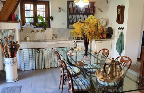 Pescaglia Villa | Nice apartment in villa for 2 guests with WIFI, TV and pets allowed, close to Lucca