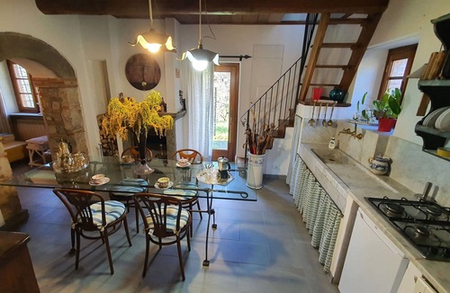 Pescaglia Villa | Nice apartment in villa for 2 guests with WIFI, TV and pets allowed, close to Lucca