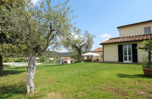 Massa Marittima Villa | Nice apartment in villa for 6 people with pool, WIFI, TV, terrace, pets allowed and parking