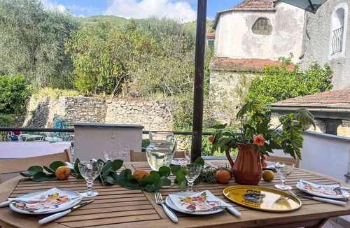 Valloria Apartment | Nice apartment for 6 guests with WIFI, TV, terrace and pets allowed