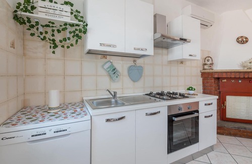Castelnuovo di Farfa House | Nice home in Castelnuovo di Farfa