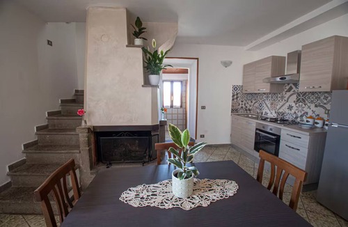 Barbarano Romano Apartment | Nina's Guest House: Perfect 2-bedroom apartment with AC in charming Barbarano R.