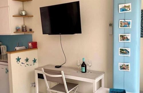 Borgo Antico Apartment | Nives Cosy Apt in the Center with terrace and A/C