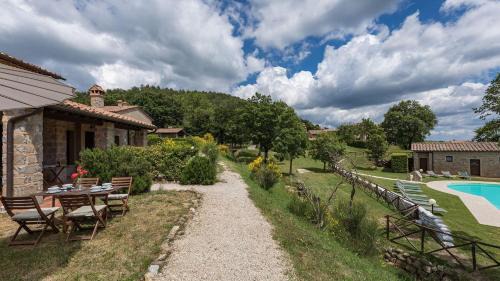 Roccalbegna Apartment | Noce