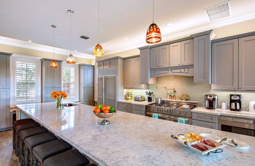 Truman Annex House | *NOONA'S MANSION @ THE ANNEX* Grand Home & Pool + LAST KEY SERVICES.