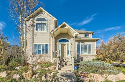 Dakota Ridge - Northbriar House | North Boulder 5BR/4BA retreat for 10: yard, AC, BBQ, Wi‑Fi, pet-friendly