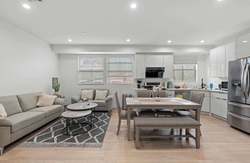Pico-Union Apartment | Not affected by the fire/Modern Spacious Home with Parking & Fully Equipped Kitc