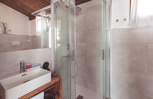 Nerbisci House | OAK FARMHOUSE - POPLAR APARTMENT