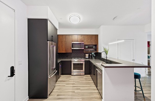 Carthay Circle Hotel | Oasis 2BD/2BA near Beverly Grove w/Parking, Gym and in unit Washer/Dryer