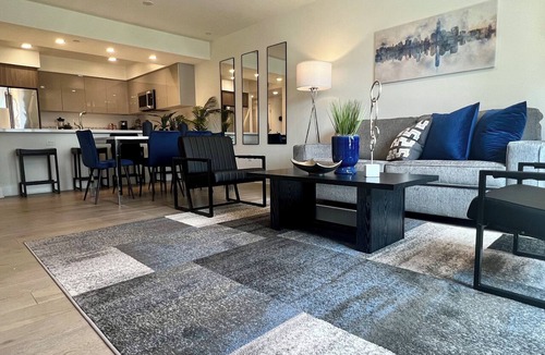 West Los Angeles Hotel | Oasis 3 BR steps from Century City Mall w/Parking & Washer/Dryer