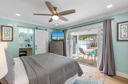 New Town House | OASIS SOUTH~Stunning 5 BR/3 Ba w/Pool!