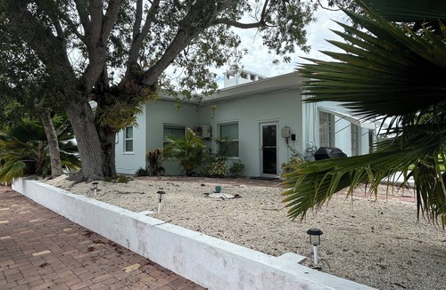 Summerland Key Cottage | Ocean Breeze House - Summer fun Sleeps 8 boating, fishing and 🦞 Lobster season.
