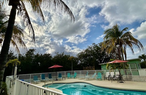 Summerland Key Cottage | Ocean Breeze House - Summer fun Sleeps 8 boating, fishing and 🦞 Lobster season.