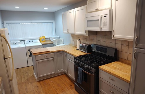 Fort MacArthur Apartment | Ocean breezes! Furnished 2/1.Pets ok.Pt Fermin.Feet to Lighthouse Cafe.534 1/2.