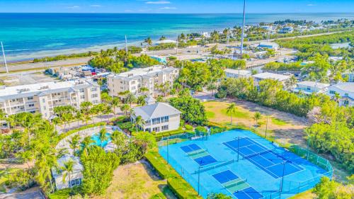 Islamorada Apartment | Ocean View Duplex Penthouse Retreat amenities: tennis court heated Pool Vista Key One