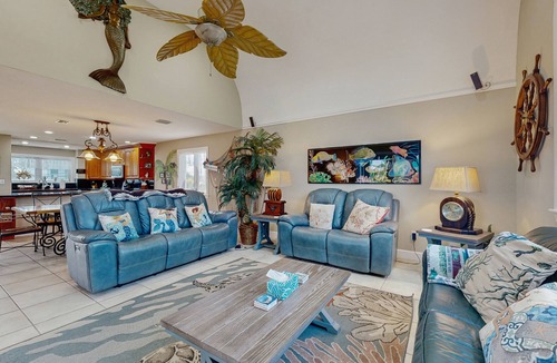 Cutthroat Harbor Estates House | Ocean-view snowbird retreat with private pool, rooftop, lanais, kayak & bikes