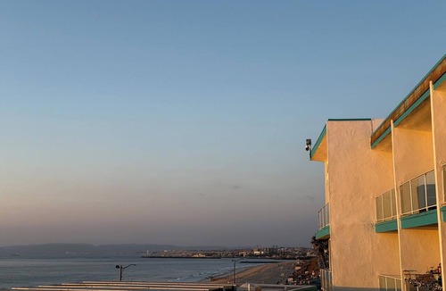 Redondo Beach Apartment | Oceanfront 1 BR w/Pool and Heated Pool