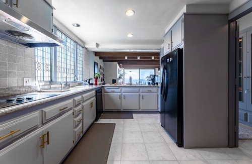 Coastal San Pedro House | Oceanfront-2730 sqft w/SPA, HugeDeck+Garden+VIEWS