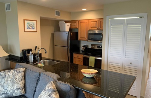 Tavernier Condo | Oceanfront condo Ocean Pointe Suites. Swimming Pool, Beach.