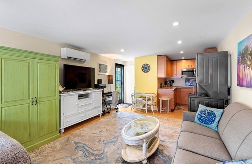 Old Town Condo | Old Town Studio Cottage with Full Kitchen, In-Unit Laundry & Shared Pool