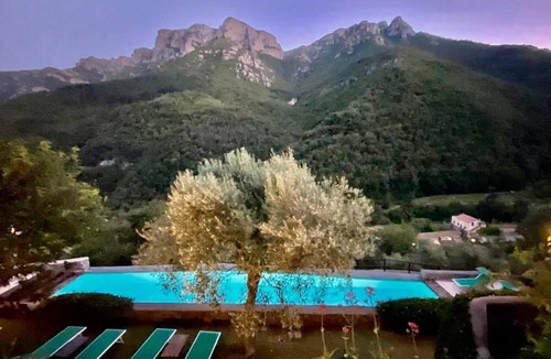 Colletta House | Oliveto Sleeps 4 with Private Garden