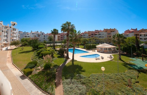 Correeira Apartment | Ondas Verdes - Central, Pool & Tenis Court