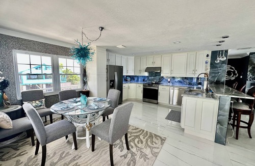 Big Pine Key House | Open 360 water view, boat dockage, 4 bedroom Home in Big Pine Key