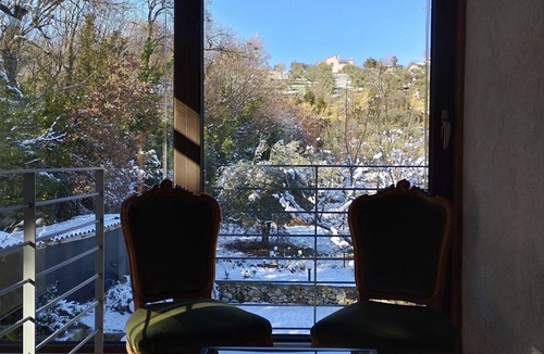 Rapino House | Orange Apartment-Ancient country house fenced garden, pets allowed