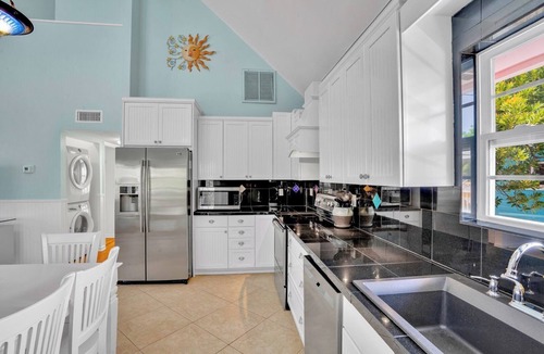 Marathon House | P78 - Charming 3 bedroom 2 bath home in Sombrero Beach with dock and pool