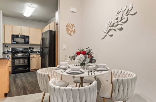 Marina del Rey Bed & Breakfast | Palaya Stay 1BR Oasis 2.5 mi to Marina & Beach