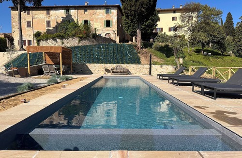 Bivio Lugnano Villa | Palazzo located in a Borgo on a hill with an endless view over the apennines.