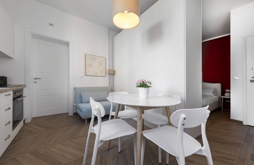 San Donato-San Vitale Apartment | Palazzo Pedretti 101, Cozy Apt Close To Centre By Halldis