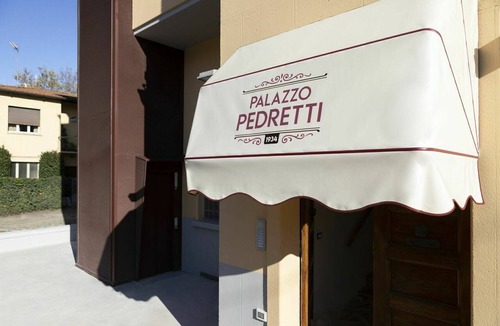 San Donato-San Vitale Apartment | Palazzo Pedretti 101, Cozy Apt Close To Centre By Halldis