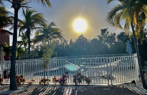 Summerland Key Cottage | PALM COTTAGE - Sleeps 4 summer fun .lobster season.