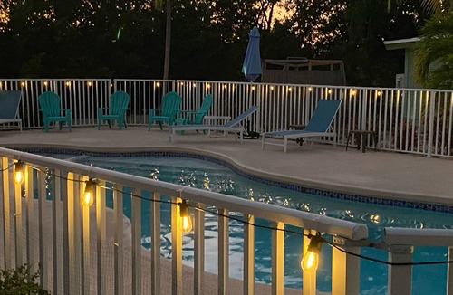 Summerland Key Cottage | PALM COTTAGE - Sleeps 4 summer fun .lobster season.