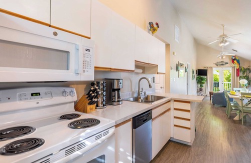 Truman Annex House | Parrot Perch by Avantstay Old Town Key West w/Shared Pool Month-long Stays Only