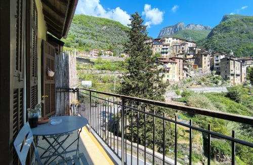 Buggio Apartment | Peace and relaxation in Buggio, surrounded by greenery