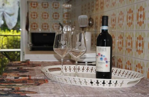 Carciano Apartment | Peaceful Apartment with balcony, Garden And Lake View