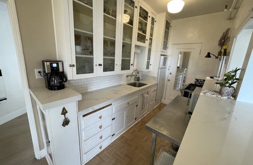 Fort MacArthur Apartment | Penths.OceanViews.Parking. Laundry.Beachside