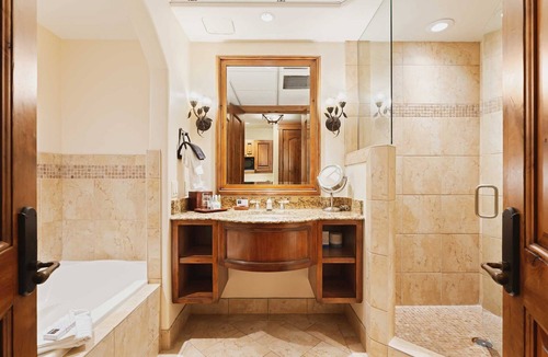 Vail Hotel | Perfect for Groups! 2 Spacious Units, Onsite Parking and Hot Tub