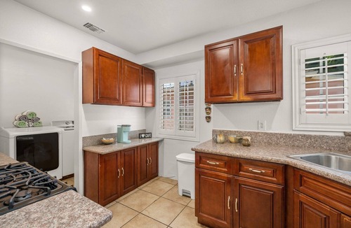 North Long Beach House | Perfect Oasis w/Pool, jacuzzi, close to airports, beach, entertainment & more!