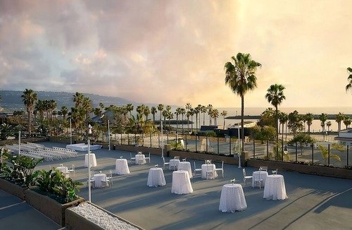 South Redondo House | Perfect Spot for Soaking Up Some Sun & Sightseeing! 3 Relaxing Units, w/Balcony