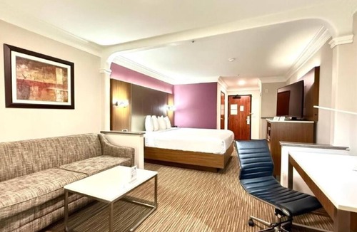 Inglewood Hotel | Perfect Stay Near Beaches & Family Attractions | Universal & Disneyland