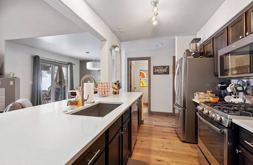 Edwards Villa | Perfectly Located 3 Bed 3.5 Bath Beautiful Townhome