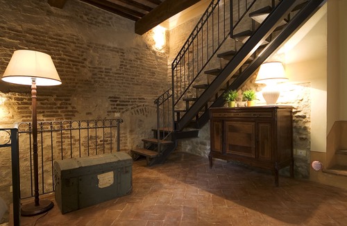 Montefalco Apartment | Perugino vacation apartment with garden and pool