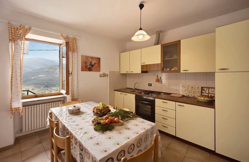 Casanova Lerrone Apartment | Pet-Friendly Apartment 'Casa dei Fiori' with Mountain View & Wi-Fi