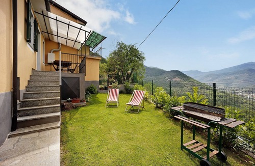 Casanova Lerrone Apartment | Pet-Friendly Apartment 'Casa dei Fiori' with Mountain View & Wi-Fi