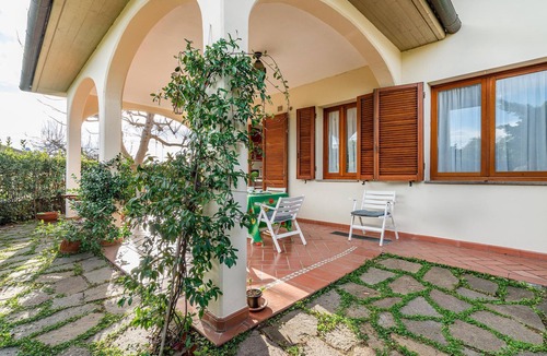 San Vincenzo House | Pet friendly home in San Vincenzo -LI- with house sea view