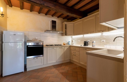 Cortona Villa | Pierle Cuiano Villa: Mountain Views, Private Pool & Wi-Fi in Agriturismo
